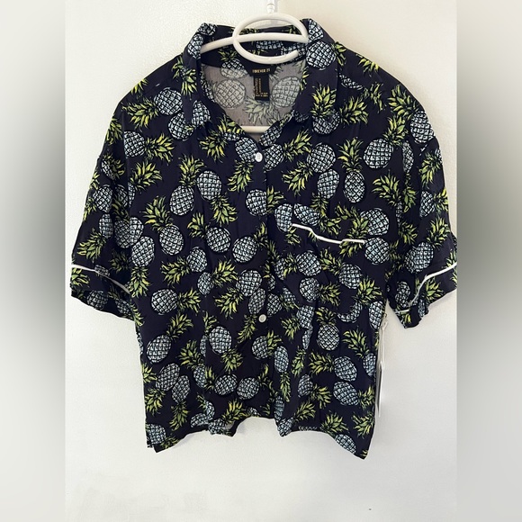 Cropped Hawaiian Button Down Shirt Forever 21 Blue Pineapples NWT Medium - Picture 3 of 12